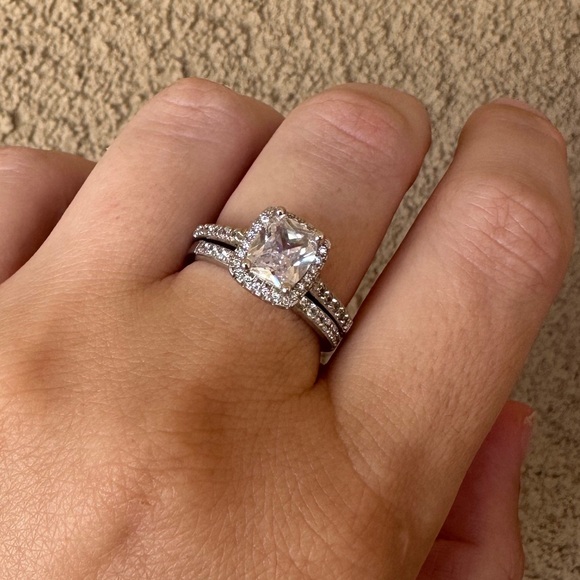 Cut Halo Ring set In HIGH quality 925 Sterling Silver. - Picture 1 of 7